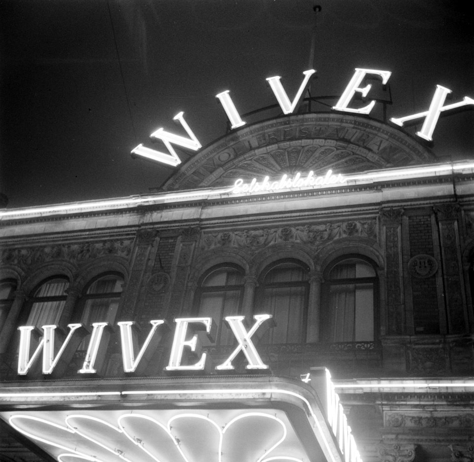 Neonreclame aan het gebouw van restaurant Wivex, Bestanddeelnr 252-9135