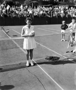 Nederlandse tenniskampioenschappen op de METS-banen te Scheveningen, mevrouw Vle, Bestanddeelnr 910-6019