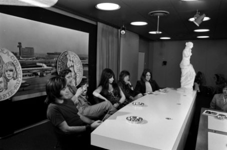 Nederlandse popgroep Shocking Blue arriveert op Schiphol na toernee door Ameri, Bestanddeelnr 923-5963