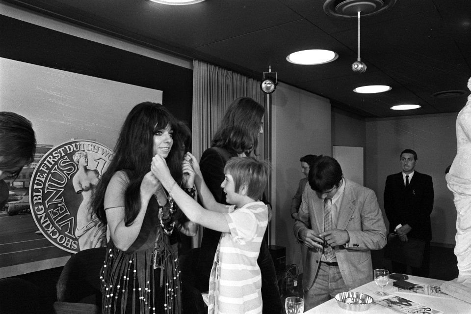 Nederlandse popgroep Shocking Blue arriveert op Schiphol na toernee door Ameri, Bestanddeelnr 923-5962