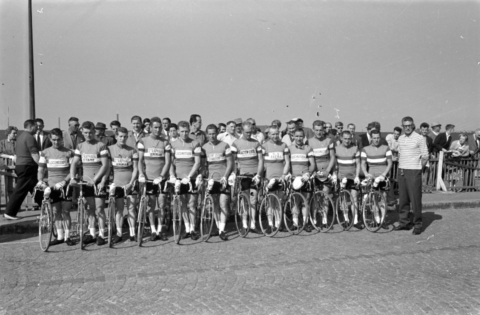 Nederlandse ploeg aan de start, Bestanddeelnr 912-6718