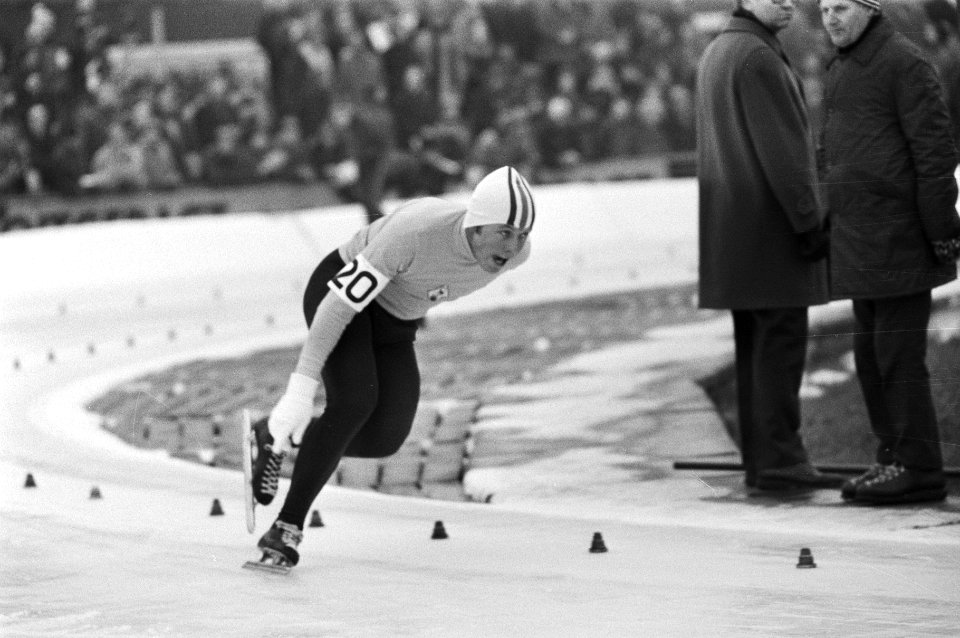 Nederlandse Schaatskampioenschappen dames en heren, Amsterdam 12 J. Bols, 13 , Bestanddeelnr 924-1633