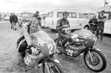 Nederlandse motorcoureurs Rob Bron (l) en Theo Bult, Bestanddeelnr 924-6744