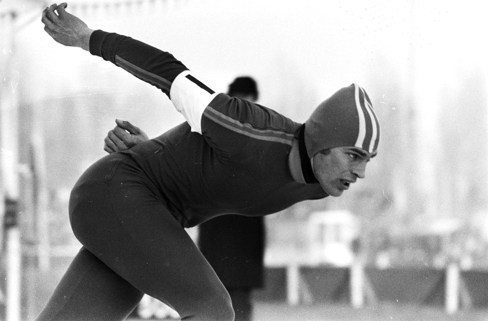 Nederlandse Schaatskampioenschappen dames en heren, Amsterdam Ard Schenk in akt, Bestanddeelnr 924-1602