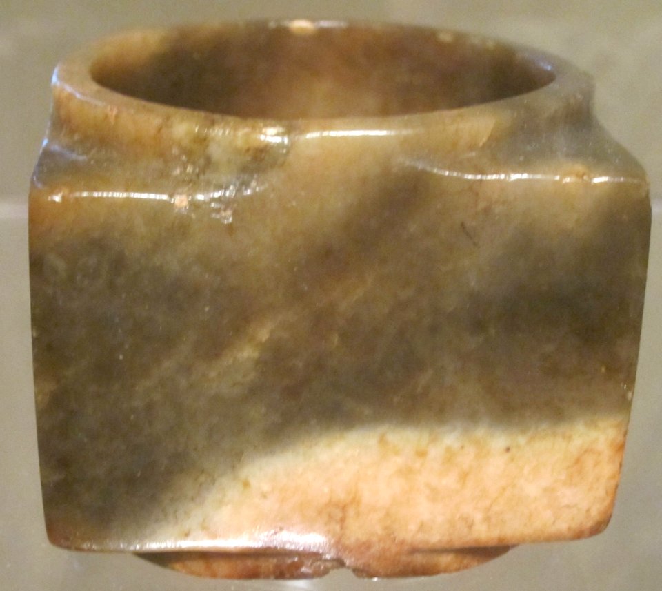 Nephrite cong from China, Zhou dynasty, 9th century BCE, Honolulu Academy of Arts