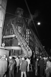 Negen gastarbeiders gedood bij brand in Amstelstraat, Amsterdam overzicht bluss, Bestanddeelnr 924-0686