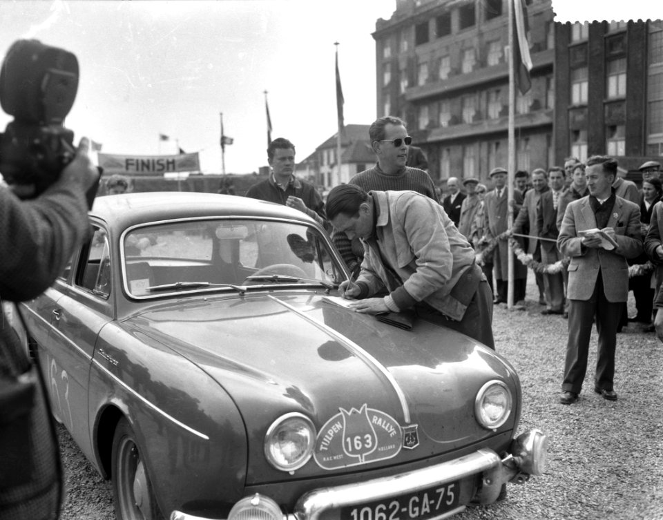 Negende Internationale Tulpenralley 1957 . Aankomst Noordwijk, Bestanddeelnr 908-5730