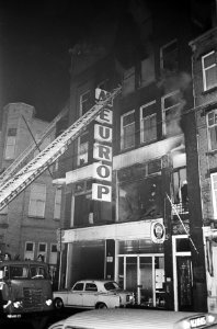 Negen gastarbeiders gedood bij brand in Amstelstraat, Amsterdam, Bestanddeelnr 924-0693