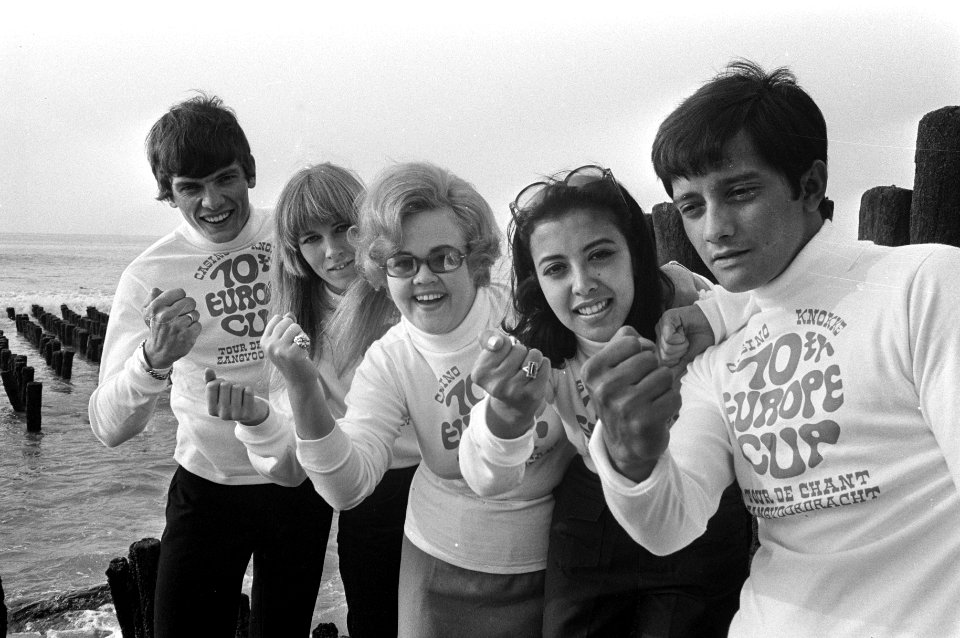Nederlandse ploeg in Knokke. Frankie, Sandra, Sara, Floor Ben, Bestanddeelnr 921-5062