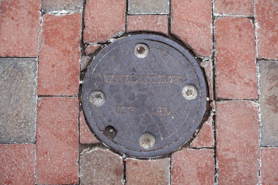 Neenah Foundry Co., Neenah Wis. - streethole cover - Cambridge, MA - DSC02871