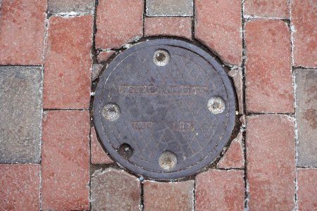 Neenah Foundry Co., Neenah Wis. - streethole cover - Cambridge, MA - DSC02871