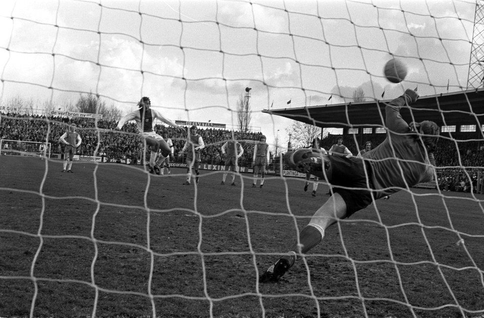 Neeskens scoort uit penalty, Bestanddeelnr 927-0403