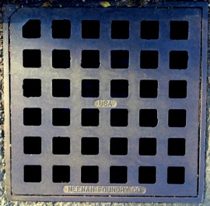 Neenah Foundry Co, USA - grate - Arlington, MA - DSC03657