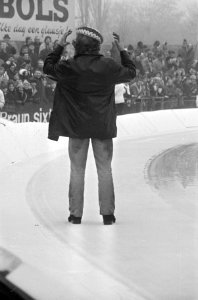 Nederlandse Schaatskampioenschappen dames en heren, Amsterdam dronken supporter, Bestanddeelnr 924-1612