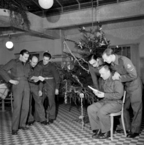 Nederlandse militairen zingen kerstliederen, Bestanddeelnr 255-9418