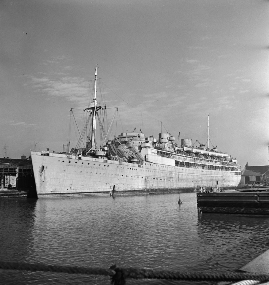 Nederlandse passagierschip ergens in Engeland, Bestanddeelnr 935-3146