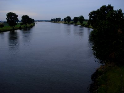 Neerloon, la Meuse au crépuscule