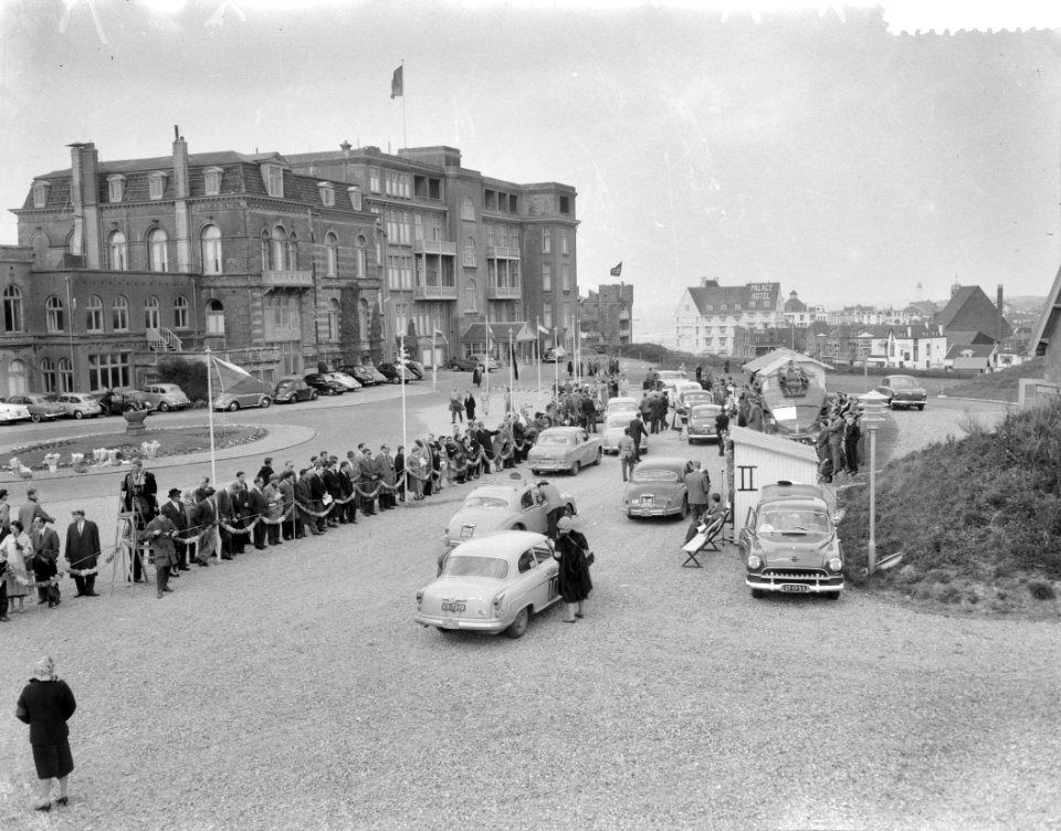 Negende Internationale Tulpenralley 1957 . Aankomst Noordwijk, Bestanddeelnr 908-5729
