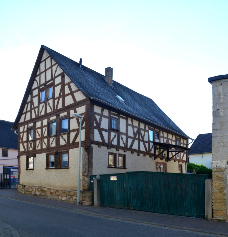 Neesbach, Langgasse 52
