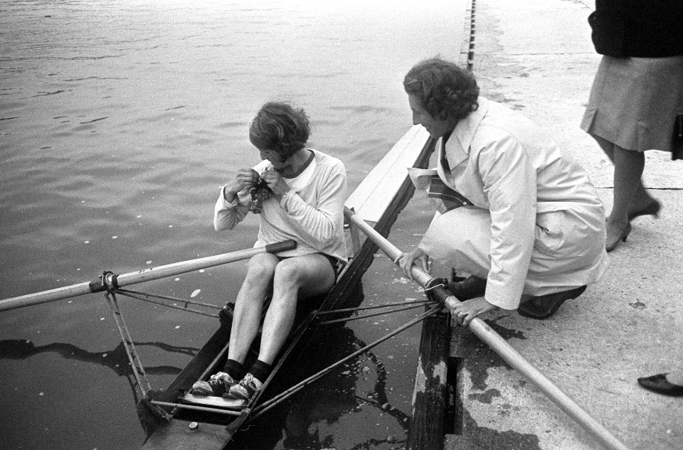 Nederlandse Roeikampioenschappen, Tineke Bauer in boot, Bestanddeelnr 919-3789