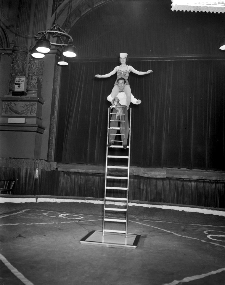 Nieuw programma van Circus Strassburger in Carré La Palma met hun vrijstaande l, Bestanddeelnr 910-1395