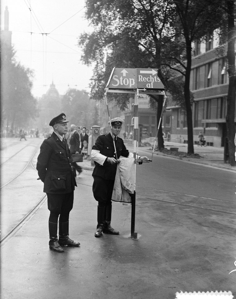 Nieuw stopbord voor postkantoor Amsterdam, Bestanddeelnr 904-7603
