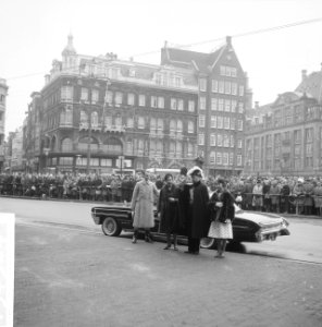 Nieuwsjaarsreceptie voor Corps Diplomatique op Paleis te Amsterdam Aankomst va…, Bestanddeelnr 913-4504