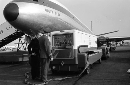 Nieuw startaggregaat op Schiphol. Demonstratie bij een Comet 46, Bestanddeelnr 913-0127