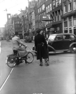 Nieuw stopbord op Martelaadsgracht Prins Hendrikkade, Bestanddeelnr 904-4526
