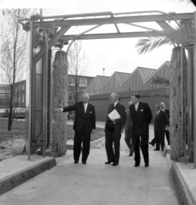 Nieuw RET-complex burgemeester van Walsum Directeur ir N A Bogtstra en burg, Bestanddeelnr 912-5629