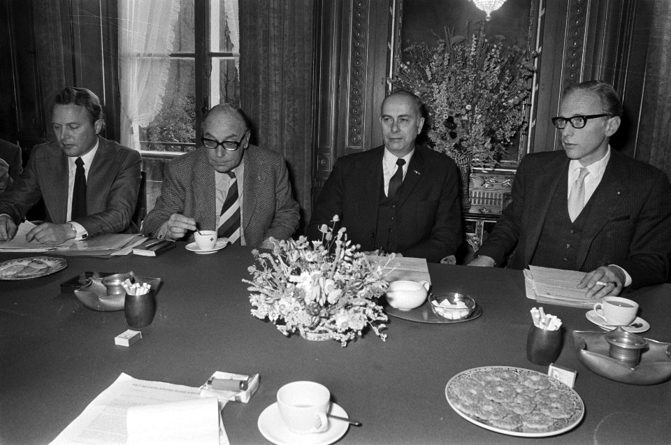 Nederlandse Rode Kruis geeft persconferentie n.a.v. berichten nalatigheid in Bei, Bestanddeelnr 928-3296