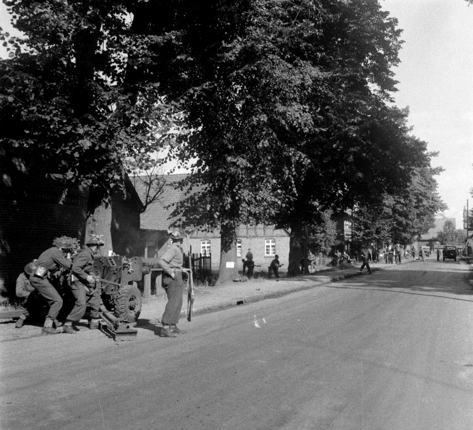 Nederlandse manoeuvres oefening Counter Thrust. Gevechten, Bestanddeelnr 904-7733