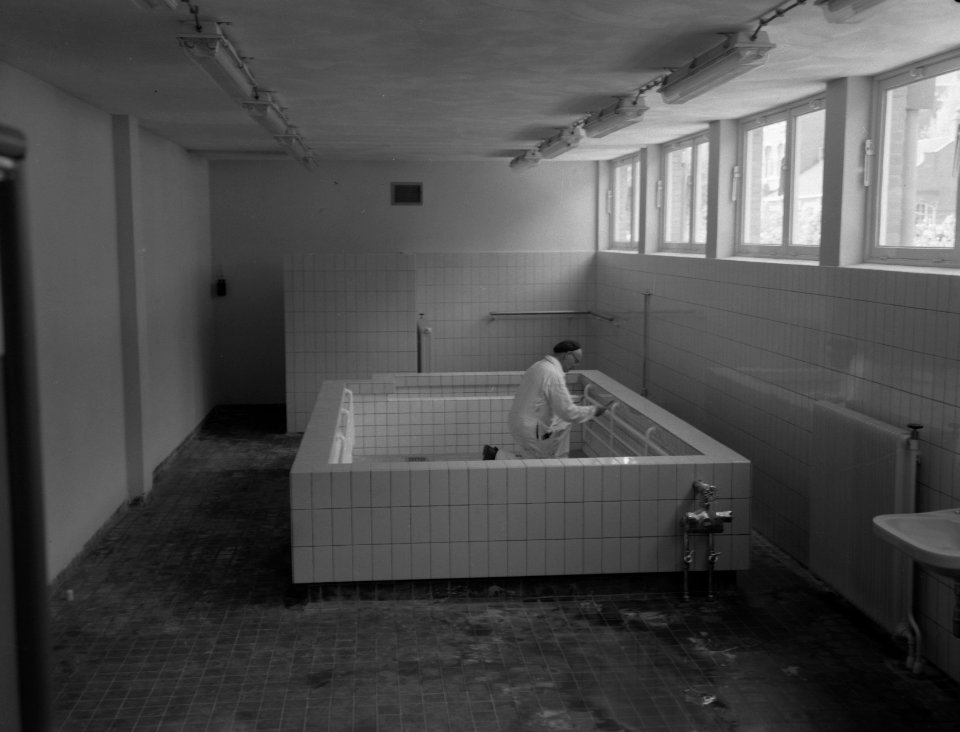 Nieuw revalidatiecentrum in Amsterdam Oosterpark, hydro therapie-afdeling, Bestanddeelnr 911-2424