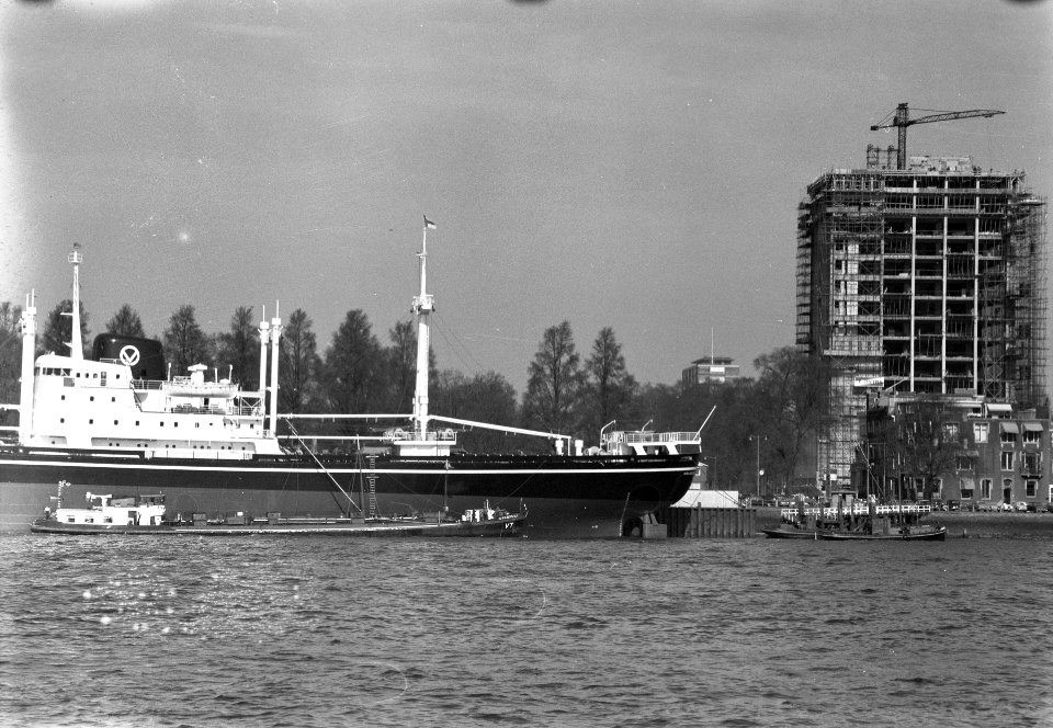 Nieuw schip en nieuwbouw van Van Ommeren, Bestanddeelnr 912-2403