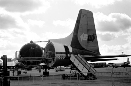 Nieuw type vrachtvliegtuig de zogenaamde Spacecraft van d Seaboard World Airline, Bestanddeelnr 915-5125
