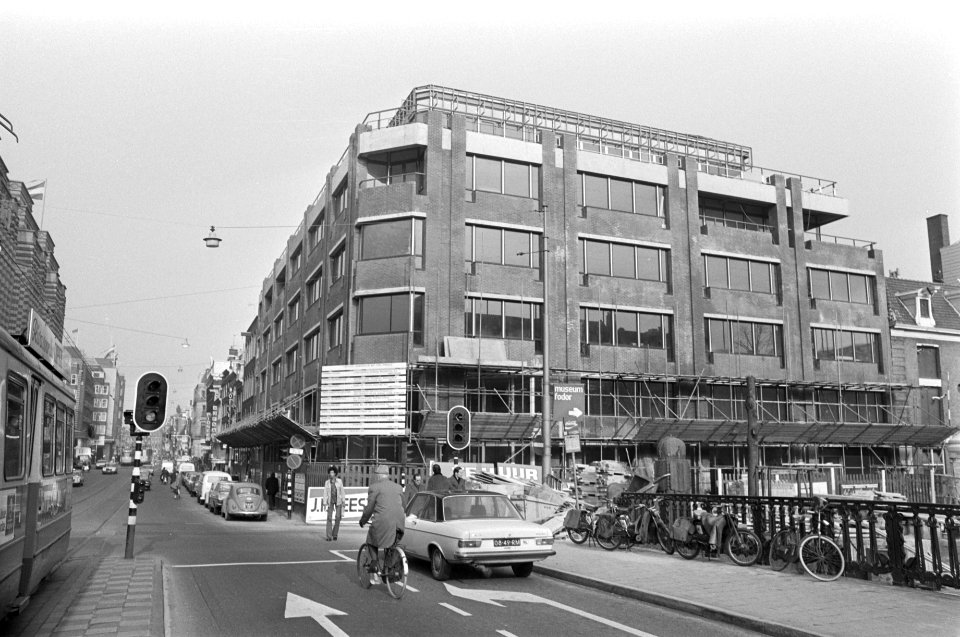 Nieuw kantoorgebouw op Keizersgracht en hoek Vijzelstraat (Amsterdam) bijna gere, Bestanddeelnr 928-4193