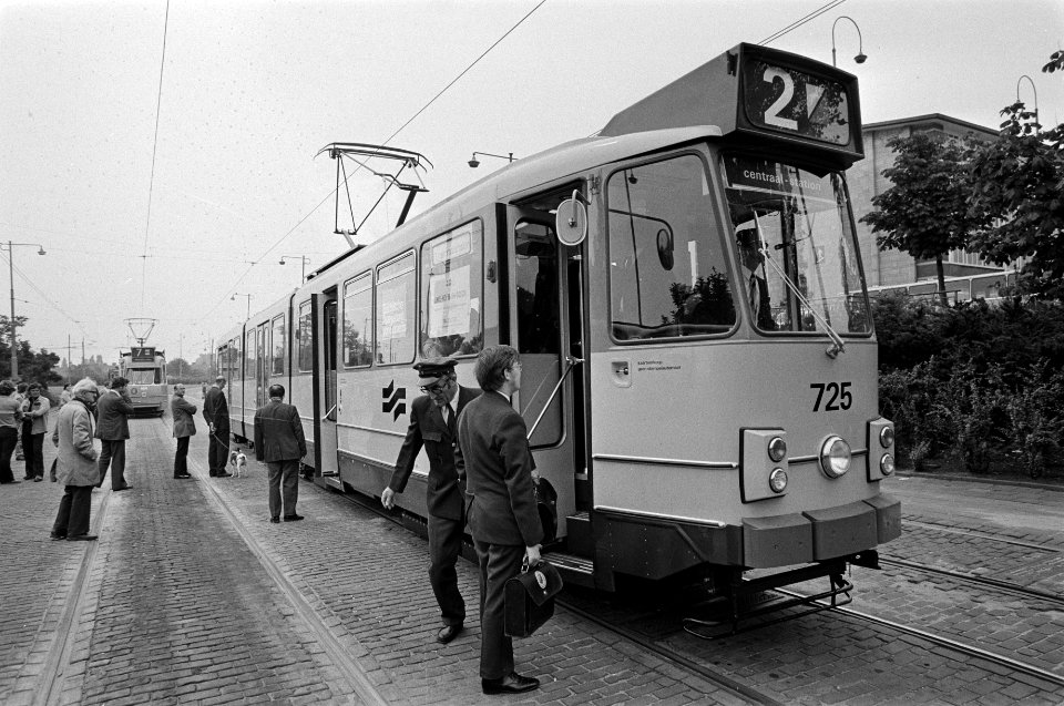 Nieuw model tramwagen in Amsterdam de eerste uit de serie van 5S die door Amste, Bestanddeelnr 927-2814