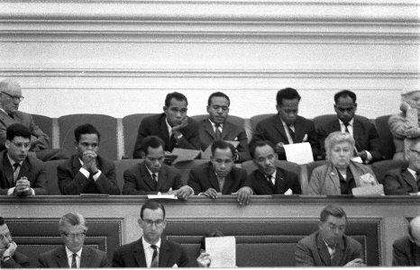 Nieuw Guinea debat in Tweede Kamer , Papoeadelegatie op de speciale tribune, Bestanddeelnr 911-6175