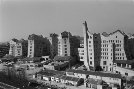 Nieuw hoofdkantoor NMB in Amsterdam (Bijlmermeer) met zijn opvallende organische, Bestanddeelnr 933-9170