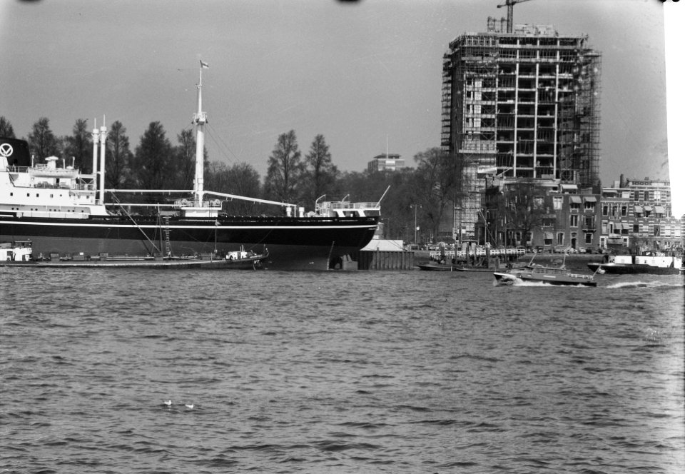 Nieuw schip en nieuwbouw van Van Ommeren, Bestanddeelnr 912-2402