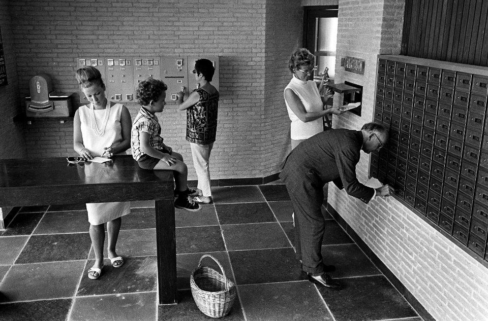 Nieuw postkantoor in Zandvoort geopend, met zelfbedieningsafdeling, Bestanddeelnr 916-5374