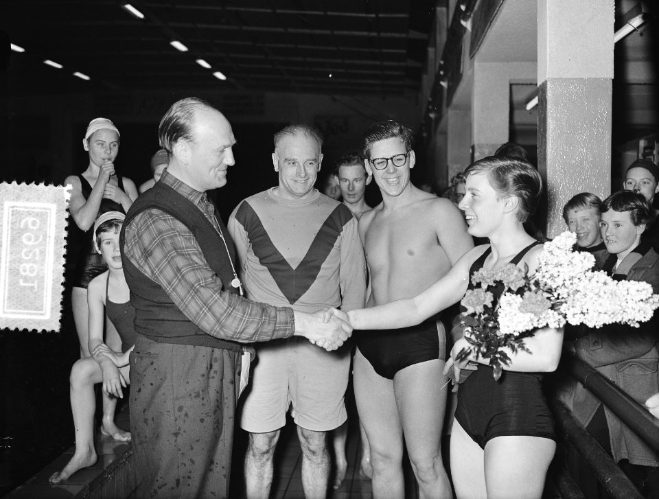 Nieuw Nederlands record 200 m vrije slag M. Willemse, Bestanddeelnr 906-9281