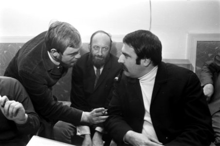 Nieuw Links vergadert in Utrecht v.l.n.r. Jan Nagel , L. ten Cate en van der Lou, Bestanddeelnr 922-2047
