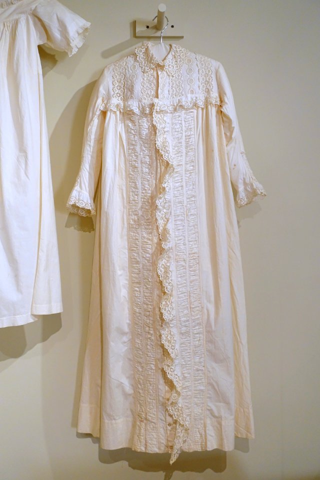 Nightgown 3, New England, c. 1880, linen, lace - Concord Museum - Concord, MA - DSC05850