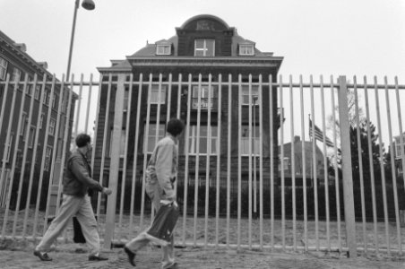 Nieuw hek rond Amerikaans consulaat, Bestanddeelnr 934-3792