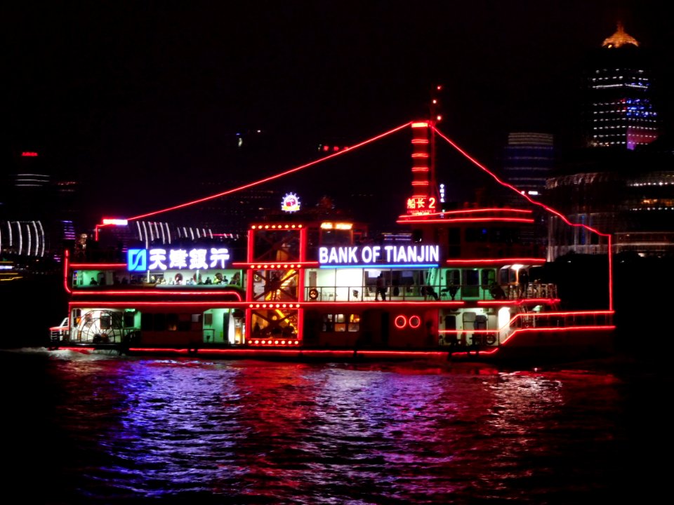 Night Ship Pudong Bund Shanghai 02