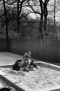 Nieuw observatiecentrum voor gehandicapte kinderen geopend in Vondelstraat te Am, Bestanddeelnr 920-2514