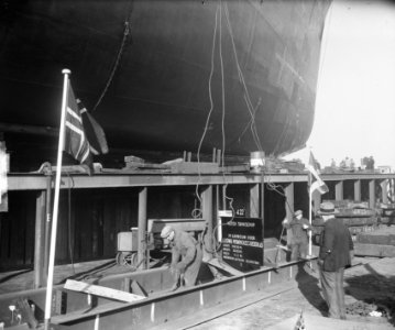 Nieuw schip op de helling, Bestanddeelnr 903-2118