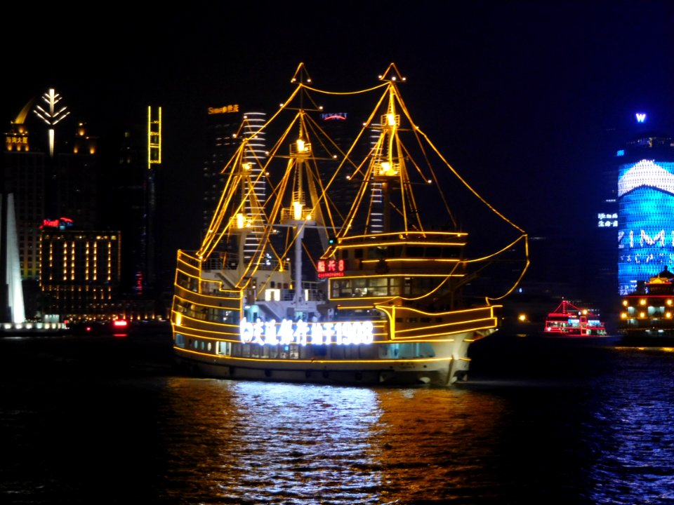 Night Ship Pudong Bund Shanghai 03