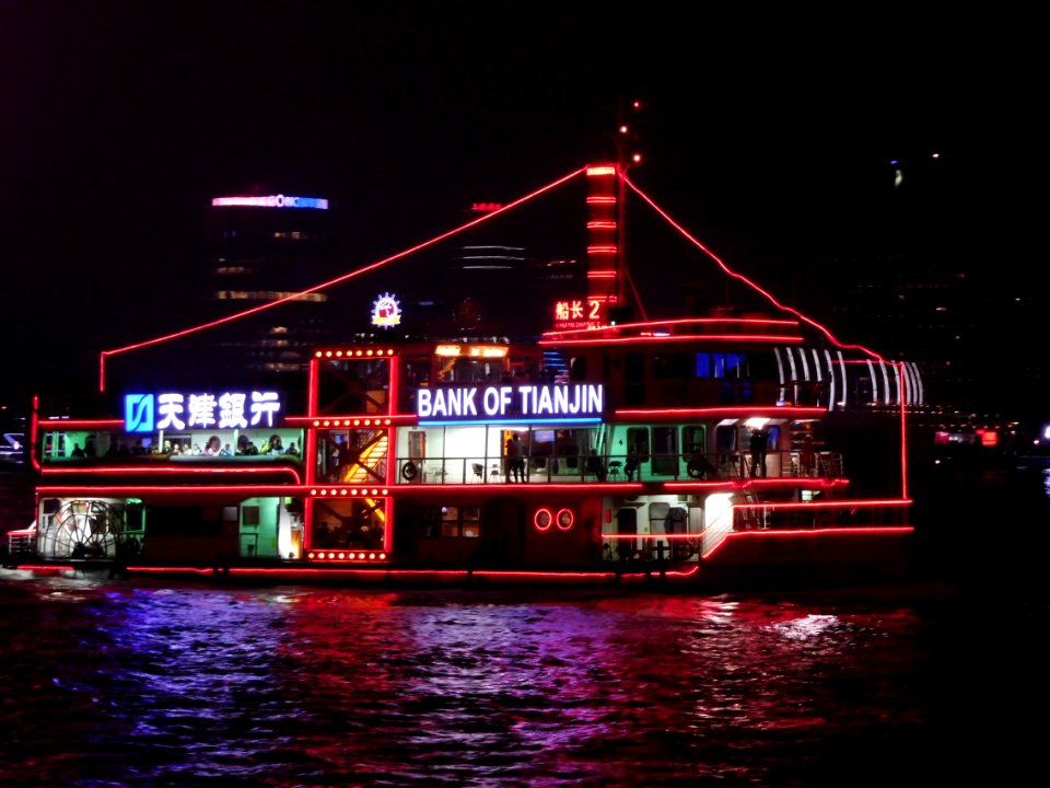 Night Ship Pudong Bund Shanghai 01